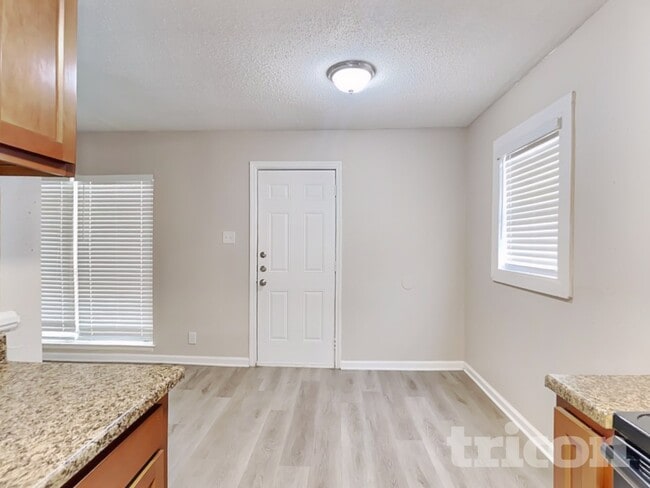 Photo - 6831 De Palma