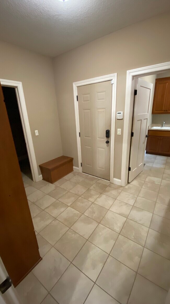 Photo - 10694 Maple Blvd