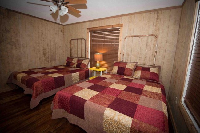 Photo - 606 Live Oak St