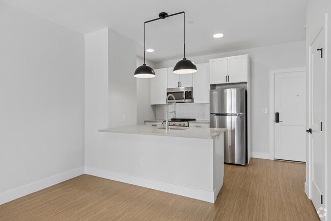 1BR, 1BA - 693SF - Kitchen - The Village