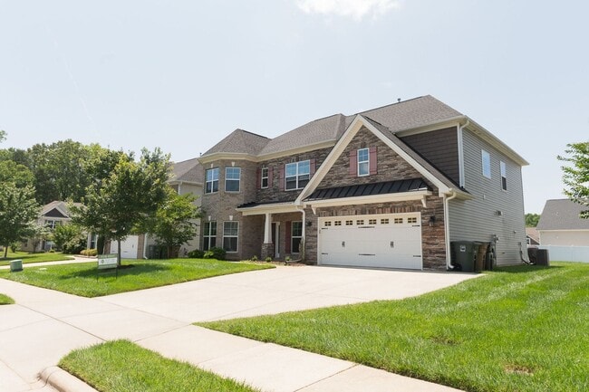 Photo - Spacious stunning 5-Bedroom 4 bathroom Home in a Desirable Neighborhood in Summerfield NC
