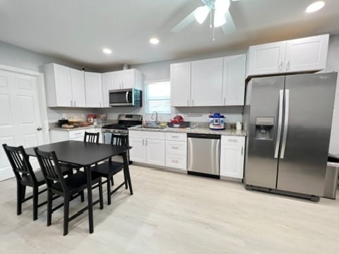 Photo - 465 W 2nd St