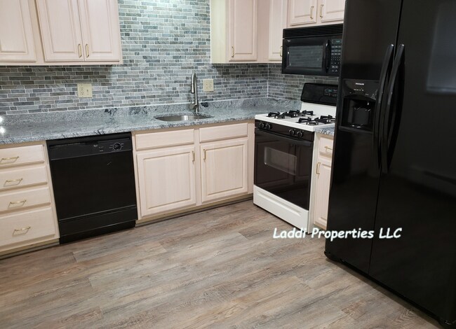 Kitchen - 86 Beacon St Unit 2
