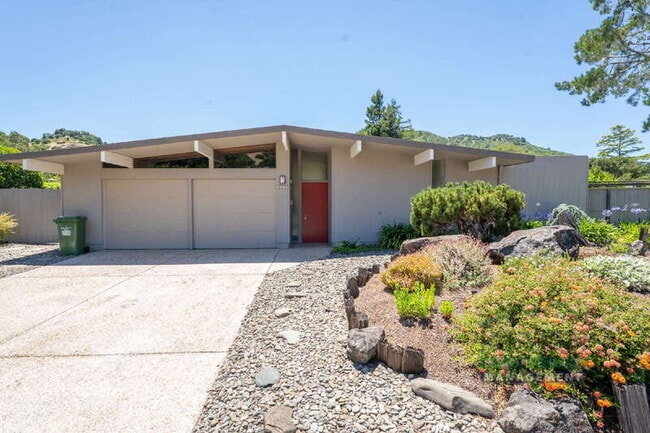 Photo - 1221 Idylberry Rd