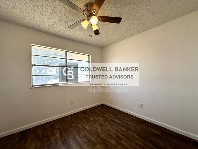 Photo - 4506 Itasca St