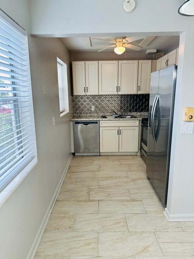 Building Photo - 133 Sheffield F