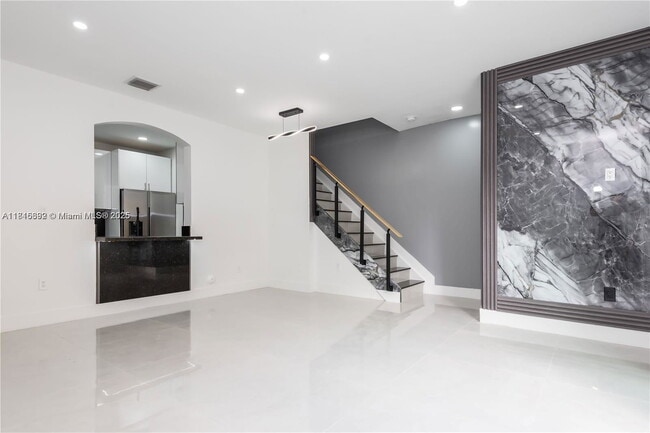 Photo - 939 NE 42nd Ter