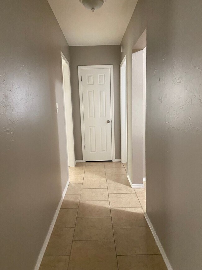 Photo - East 15th Unidad A