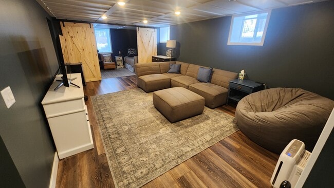 Photo - 321 Swanson Cir