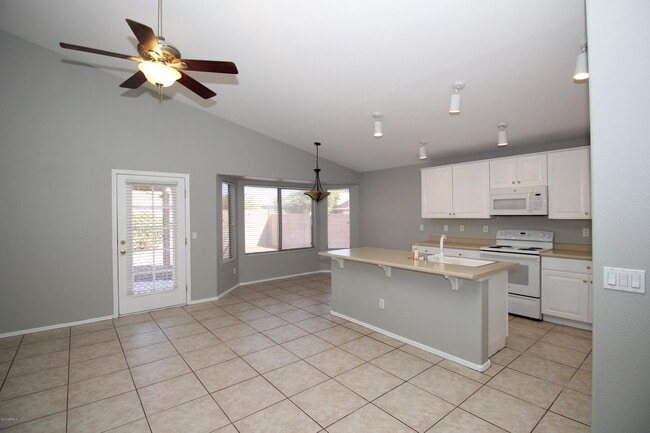 Photo - 14900 W Honeysuckle Ln