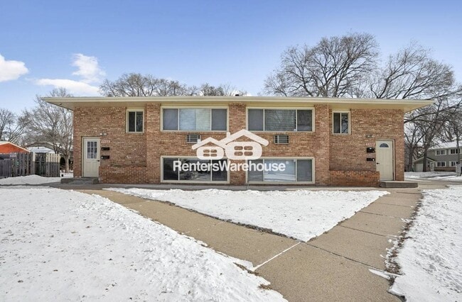 Building Photo - 5500 N Bryant Ave Rental