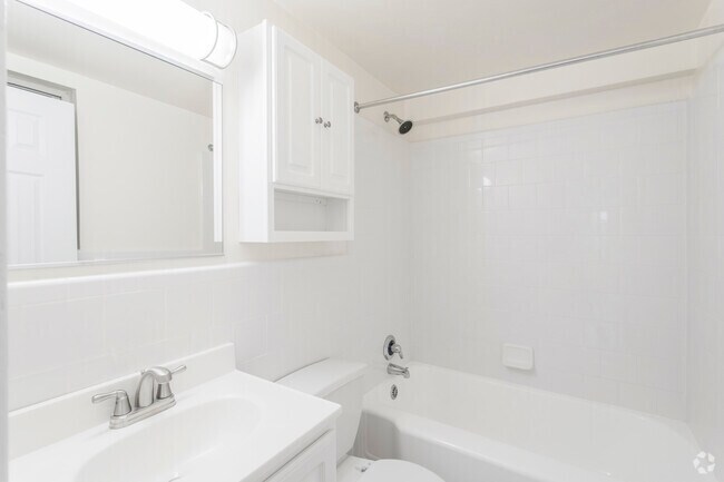 1 BR, 1 BA - 679 SF