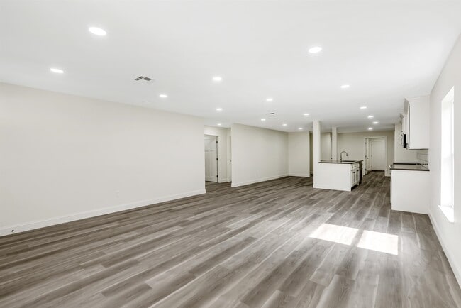 Photo - 503 W Sallier St