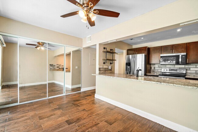 Building Photo - 5090 Elmhurst Rd Rental