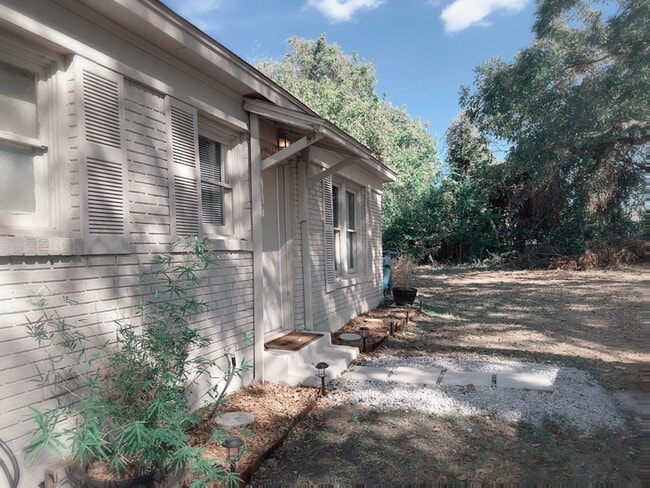 Photo - 415 S Prairieville St