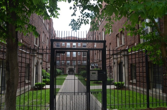 Photo - 3257-3267 W. Wrightwood Ave