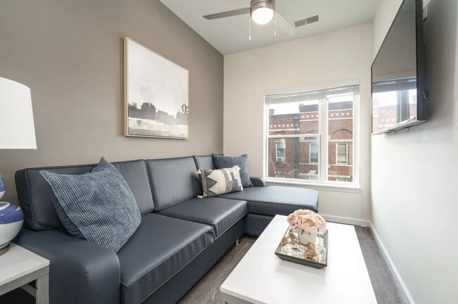 Photo - Muinzer - Close to Campus