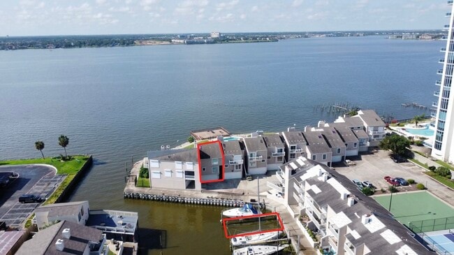 Building Photo - 10 Mariner Village Dr