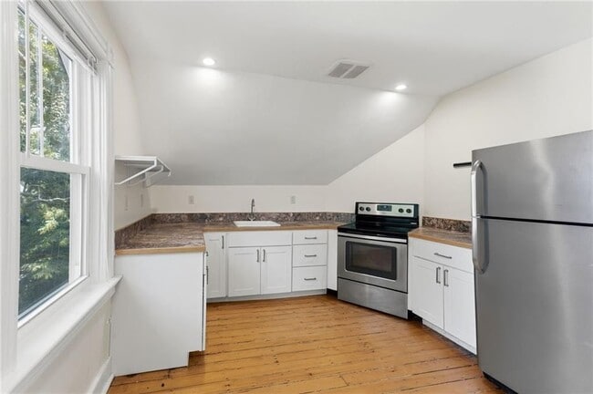 Photo - 132 S Angell St Unit 3