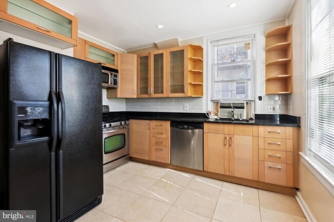 Photo - 14 Seaton Pl NW