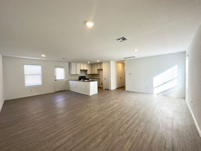Modern 4 Bedroom Home in Silos Community! - Modern 4 Bedroom Home in Silos Community!