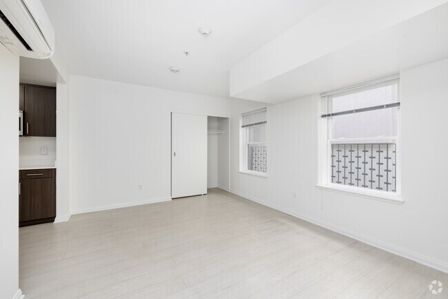 1BD, 1BA - 569SF - Living Room