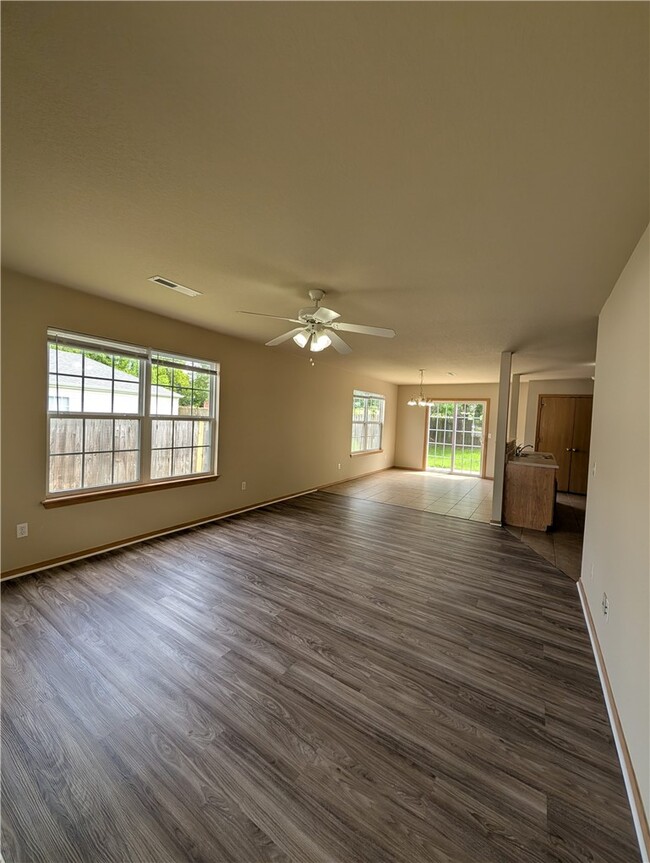 Photo - 605 Cedarbrook Ct