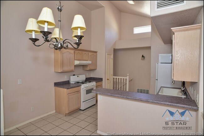 Building Photo - 1560 Via Appia St Rental