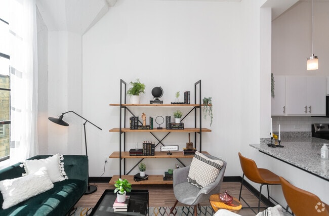1BR, 1BA - 647 SF