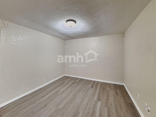 Photo - 5377 Laredo St