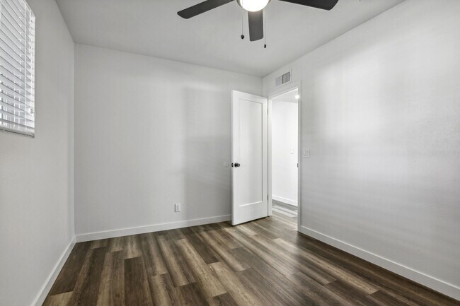 Photo - 1227 W 4th St Unidad 1229