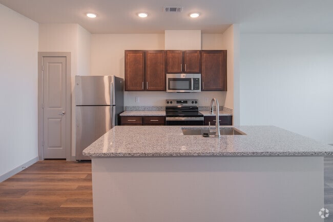 1BR, 1BA - 700SF - Dining Area - Gala at Ridgmar