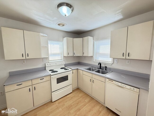 Photo - Spacious 3bd | 1ba House near Nob Hill Elementary School!