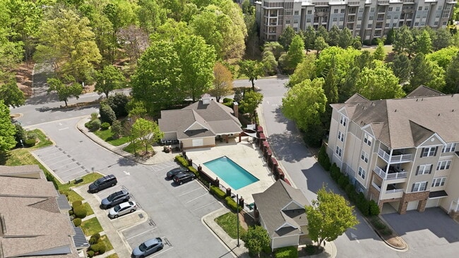 Servicios de piscina incluidos - 2800 Bedford Green Dr