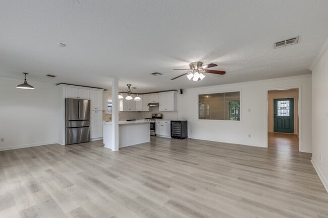 Photo - 6903 Alderney Dr