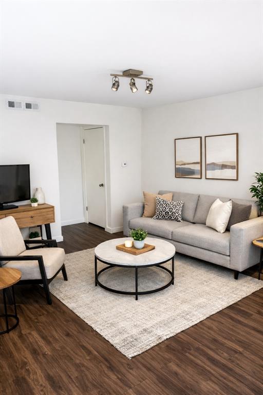 Building Photo - 415 W 39th St Unit 204, 209, 309