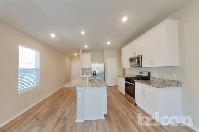 5108 Saddle Clb Dr