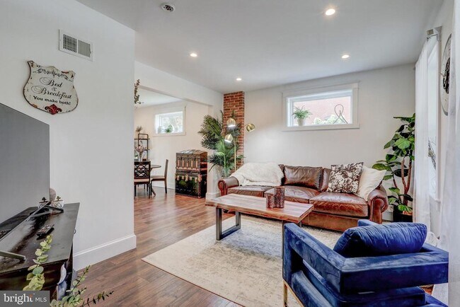 Photo - 354 New Holland Ave