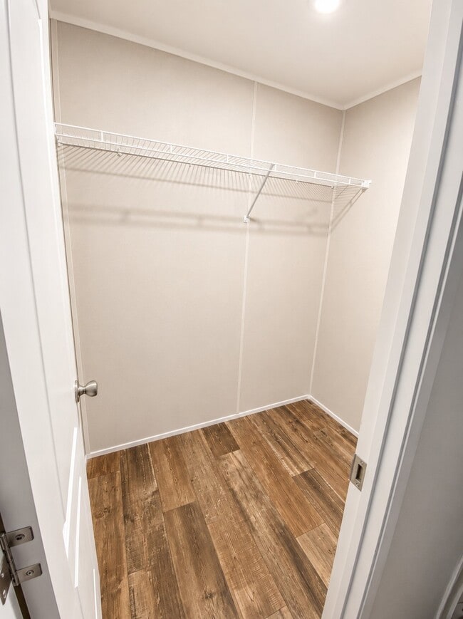 325 Robin Ln
