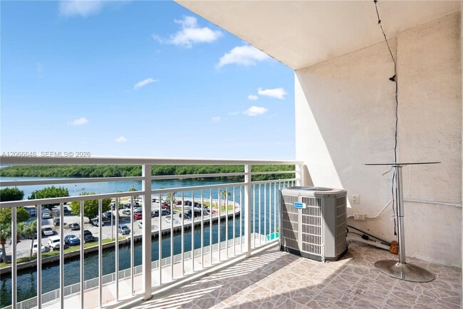 Building Photo - 400 Kings Point Dr Unit 606