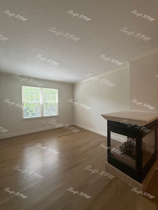 Photo - 15829 Robinson St