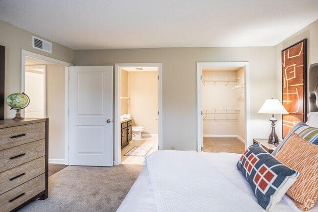 2 BR, 2 BA - Renovated - 1130 SF - Champions Hills at Windyke