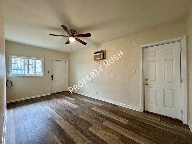 Photo - 3605 Dorris St