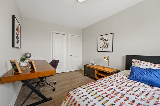 Photo - 150 Hughson St