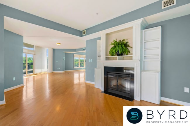 Photo - 4940 Old Main St