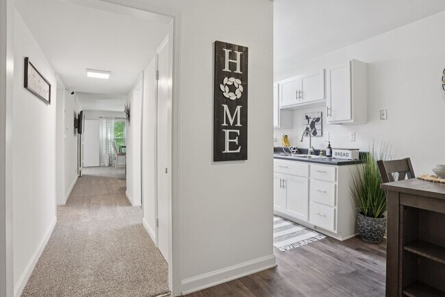 975 Sq Ft 2BR - Entrance