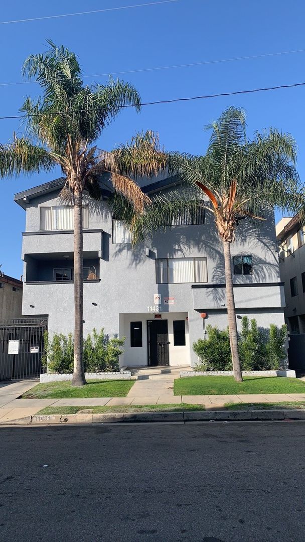 Photo - 11431 Cedar Avenue