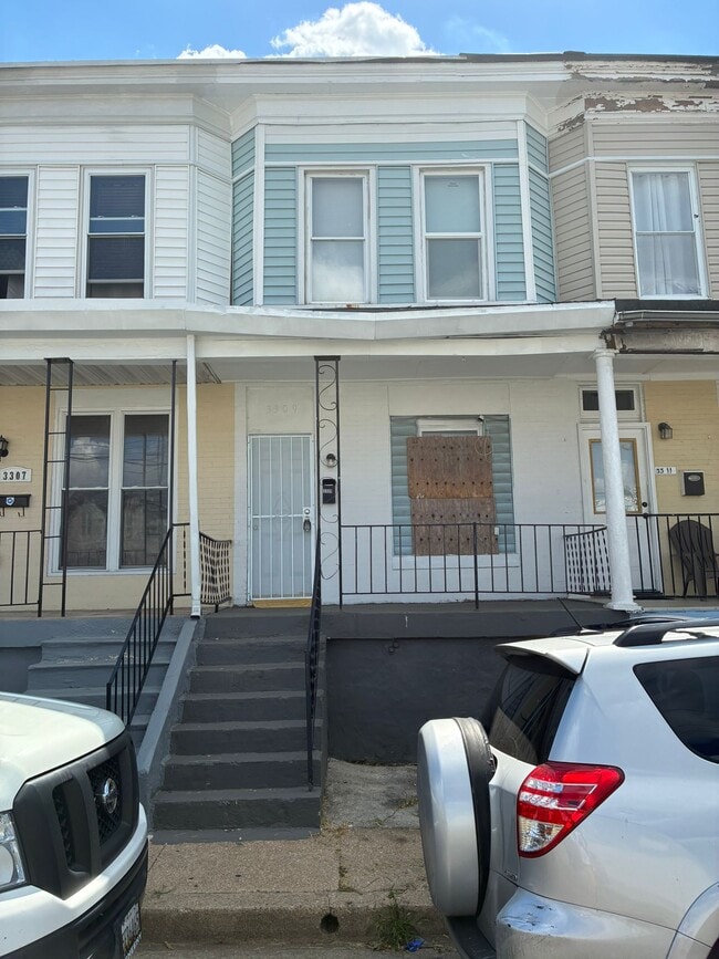 Building Photo - 2 bedroom and den Rental