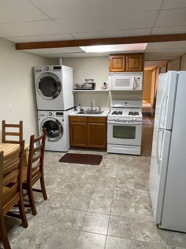 Building Photo - 33125 Rensselaer Ln Unit Lower