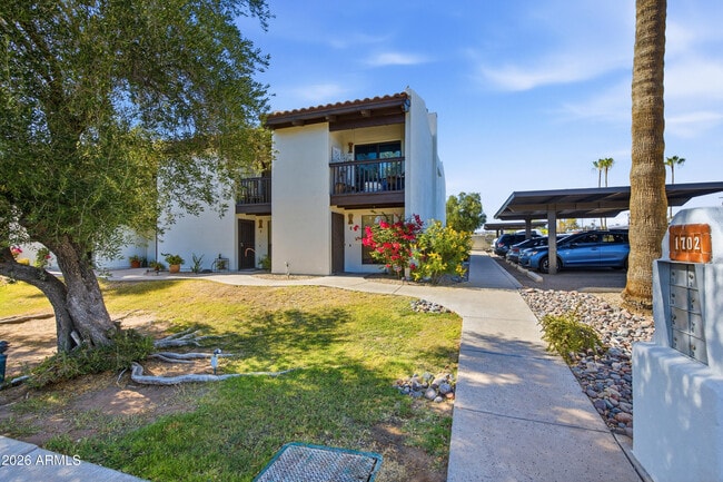 Building Photo - 1702 E Ocotillo Rd